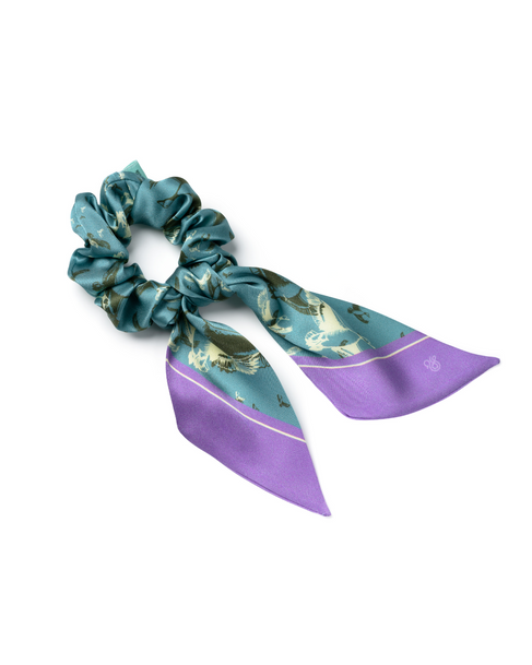 files/silk-bow-scrunchie-luxury-hair-accessory.png