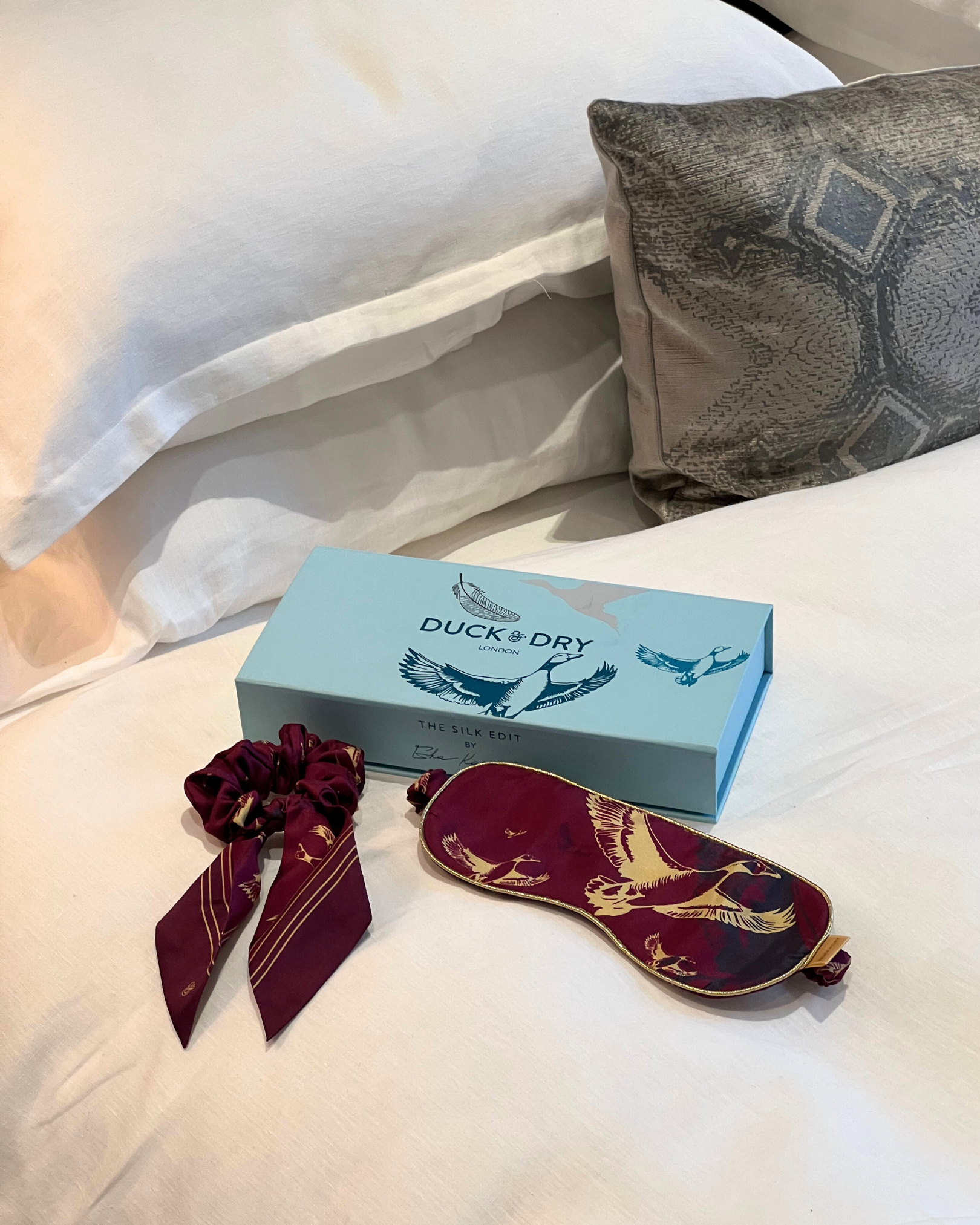 Silk Sleep Mask & Bow Scrunchie Set - Burgundy