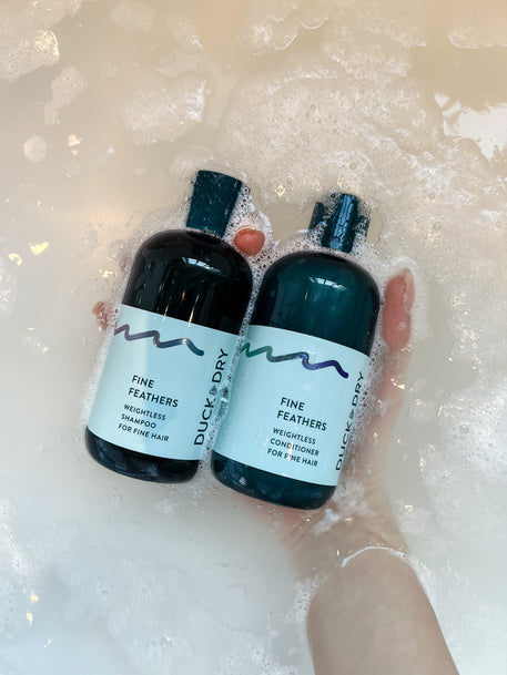 products/DUCK_AND_DRY_FINE_FEATHERS_SHAMPOO_FOR_FINE_THIN_HAIR_WEIGHTLESS_FEEL_VOLUME_HYDRATING_BATHTIME_ESSENTIALS.jpg
